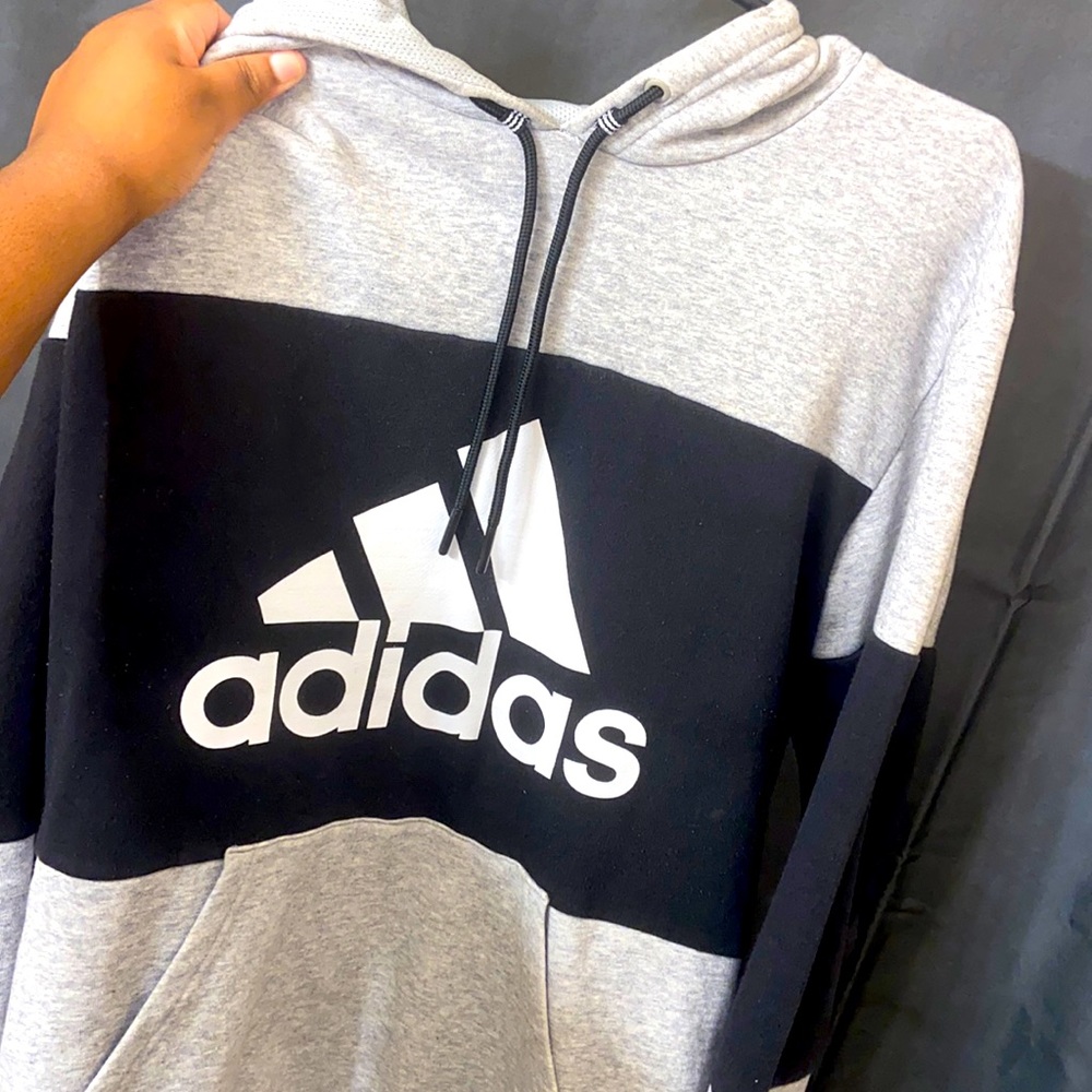 Black & Gray Adidas Hoodie 🖤🩶🤍